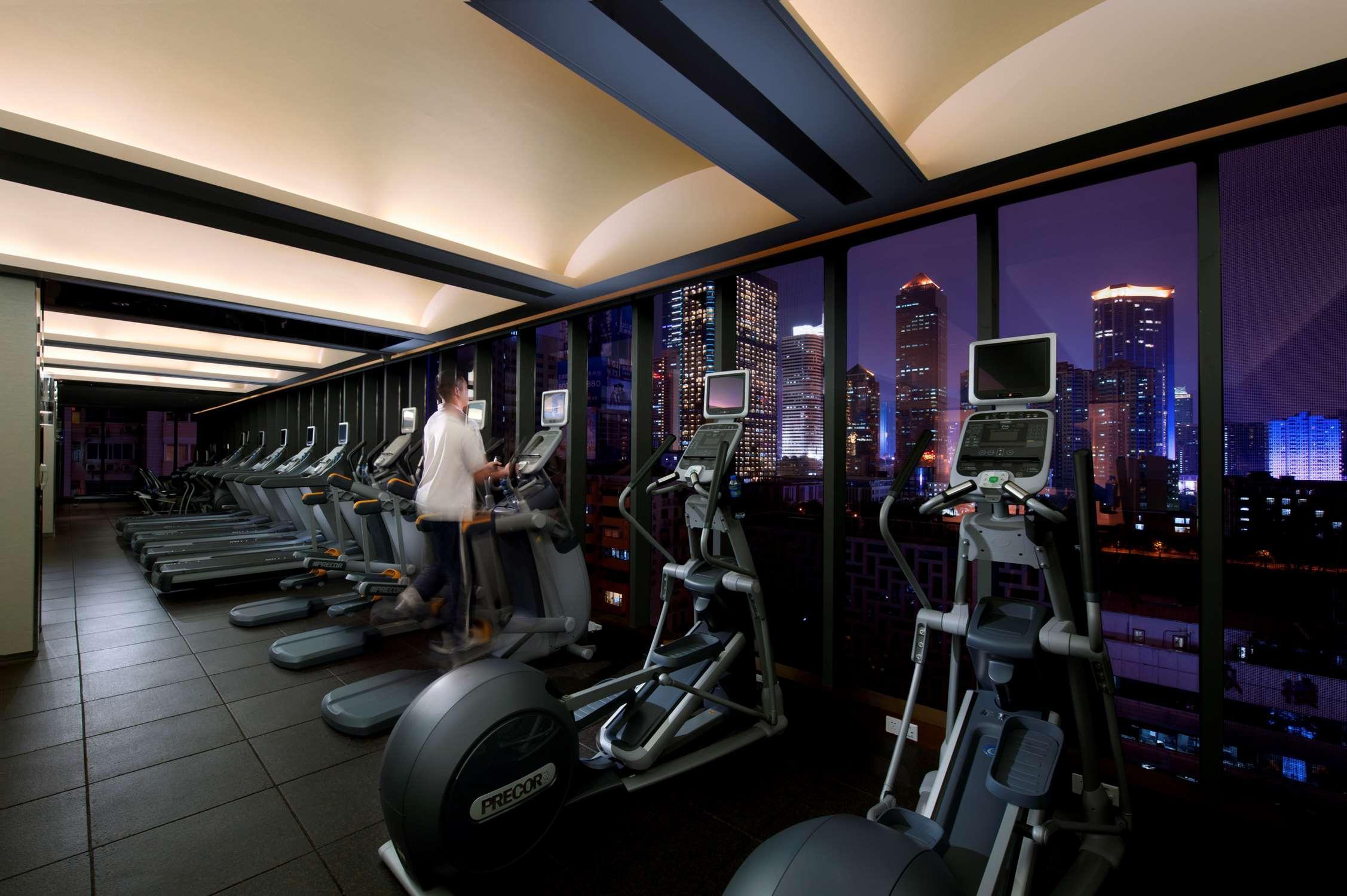 فندق هيلتون قوانغتشو تيانهي المظهر الخارجي الصورة The gym at the hotel