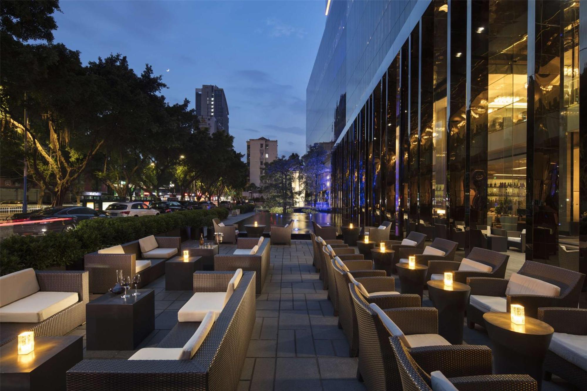 فندق هيلتون قوانغتشو تيانهي المظهر الخارجي الصورة The outdoor terrace at the bar