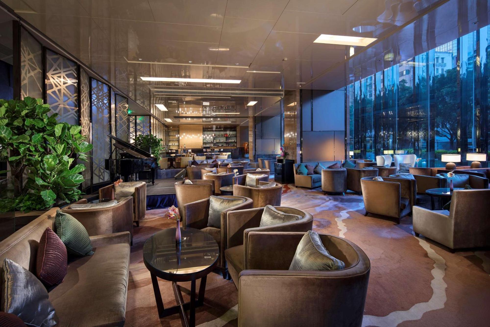 فندق هيلتون قوانغتشو تيانهي المظهر الخارجي الصورة The Club lounge at Hong Kong International Airport